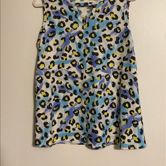 Perfect light weight Cheetah tank - Picture 4 of 7